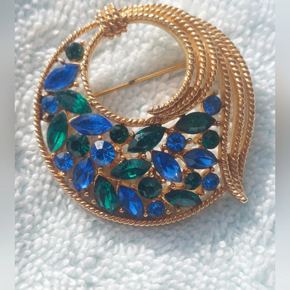 Set Of Vintage Pins Brooches Gold Tone Rhinestones - Picture 7 of 11